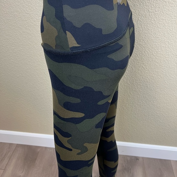 NWOT Victoria’s Secret Pink High Waist Ultimate Camo Tights Leggings - Picture 7 of 11